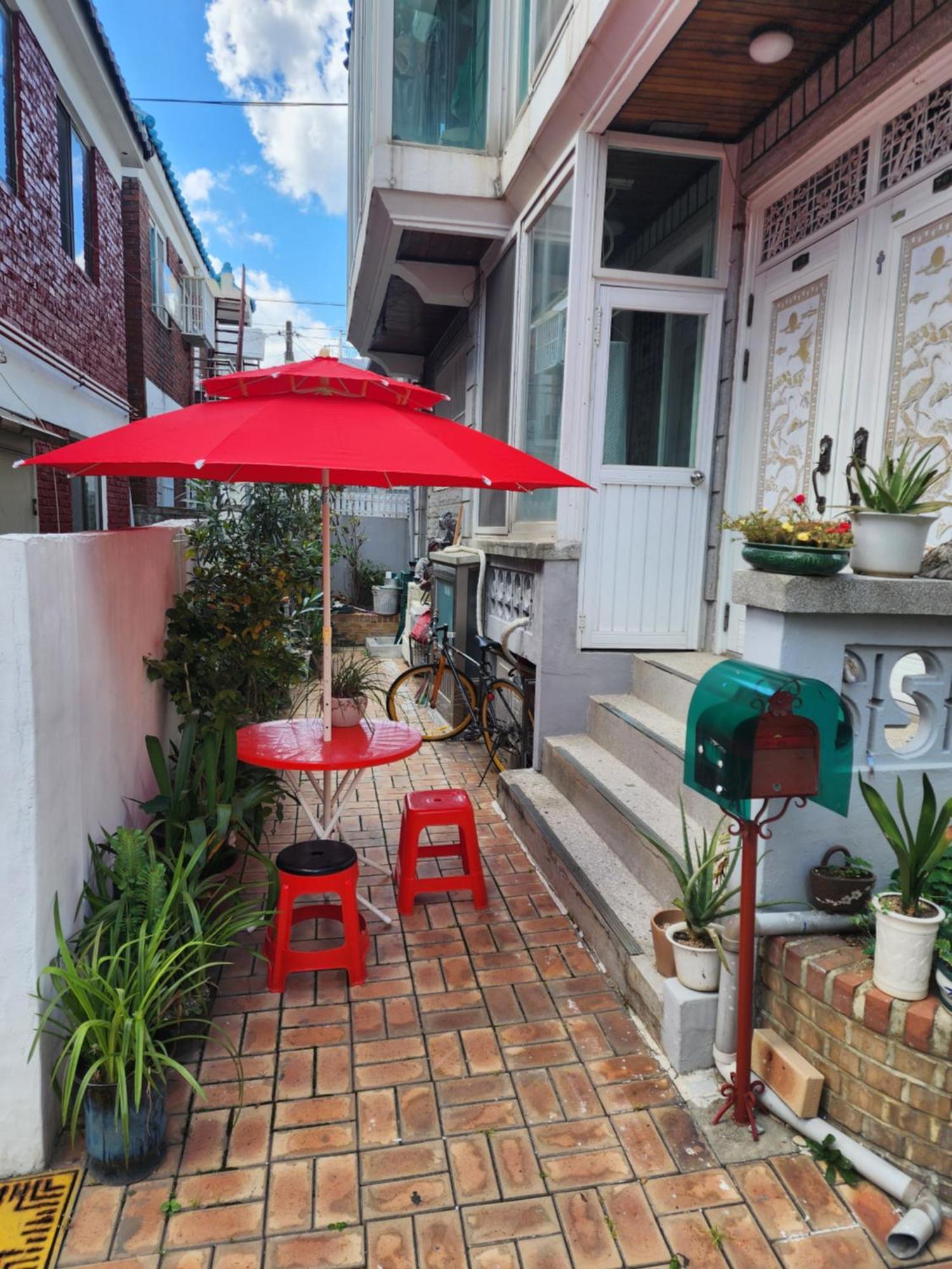 Disco Pangpang Guesthouse Инчон Экстерьер фото